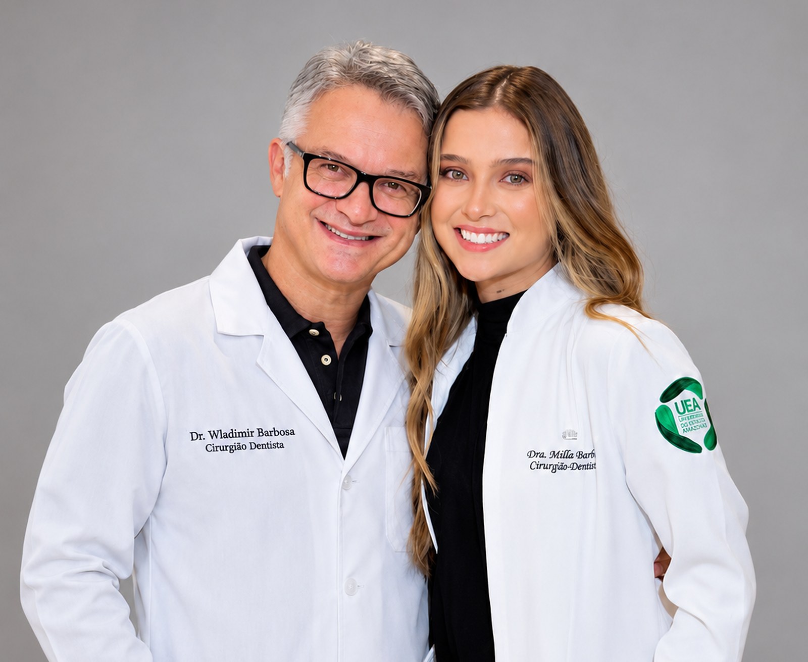 Dr. Wladimir Barbosa e a filha, Dra. Milla Barbosa, de jaleco
